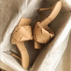 NWB Bottega Veneta Lido Sandals Puffy Mules